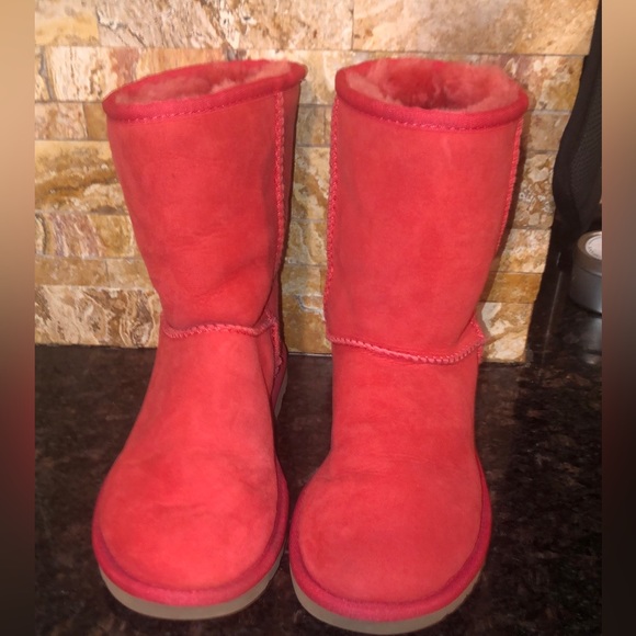 UGG Women's Classic Short II Mid-Calf Sheepskin Boots - Picture 6 of 7